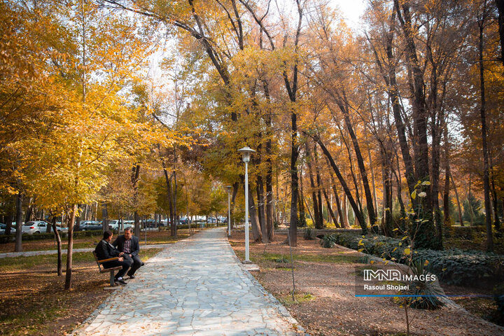 پاییز هزار رنگ اصفهان