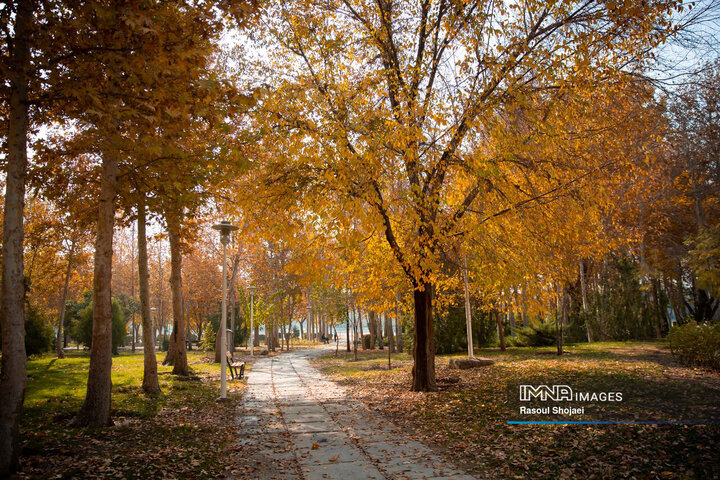 پاییز هزار رنگ اصفهان