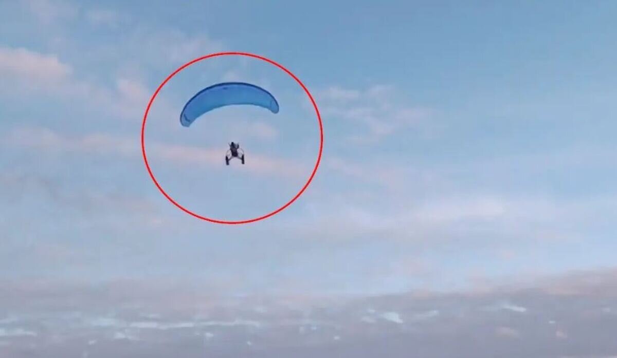 رضا امیرخانی کیست؟ بیوگرافی کامل، آثار شاخص و جزئیات سانحه سقوط پاراگلایدر نویسنده محبوب