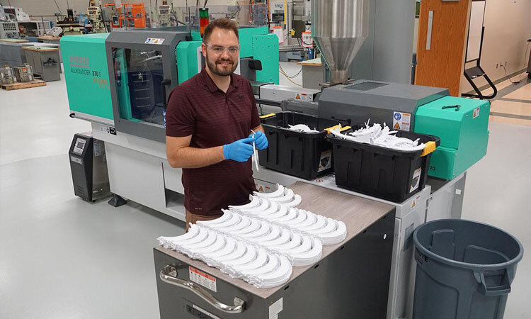 خدمات تزریق پلاستیک اجرتی برای تولید قطعات سفارشی