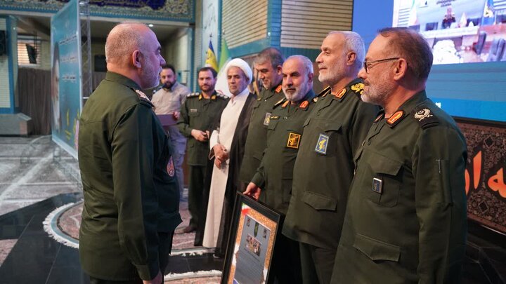 مقاومت ملت ایران مقابل استکبار الگویی برای جهان اسلام است