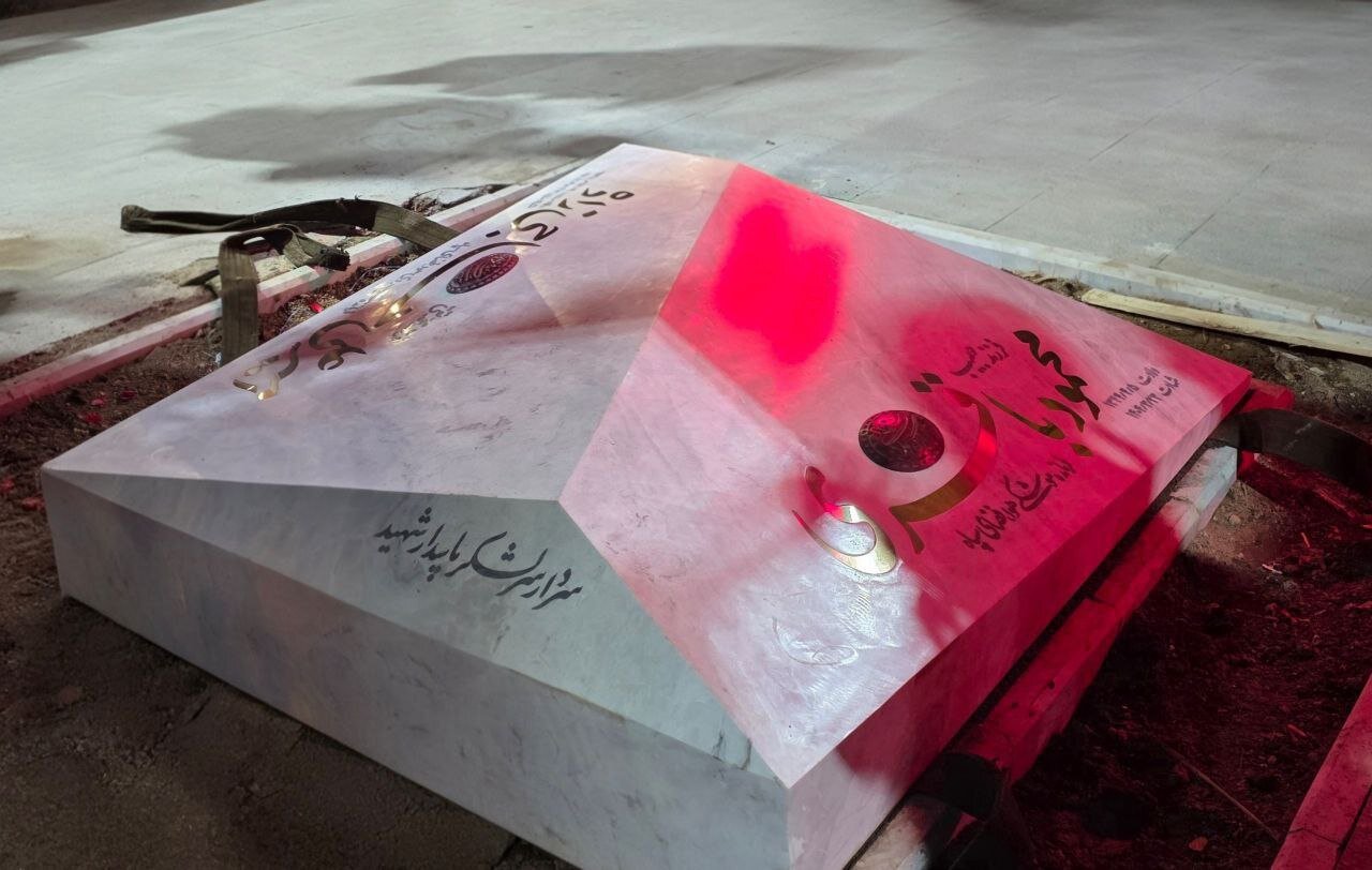 سنگ مزاری مشترک برای شهیدان حاجیزاده و محمود باقری+ عکس