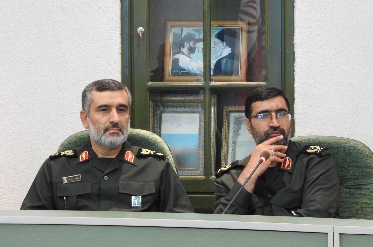 سنگ مزاری مشترک برای شهیدان حاجیزاده و محمود باقری+ عکس