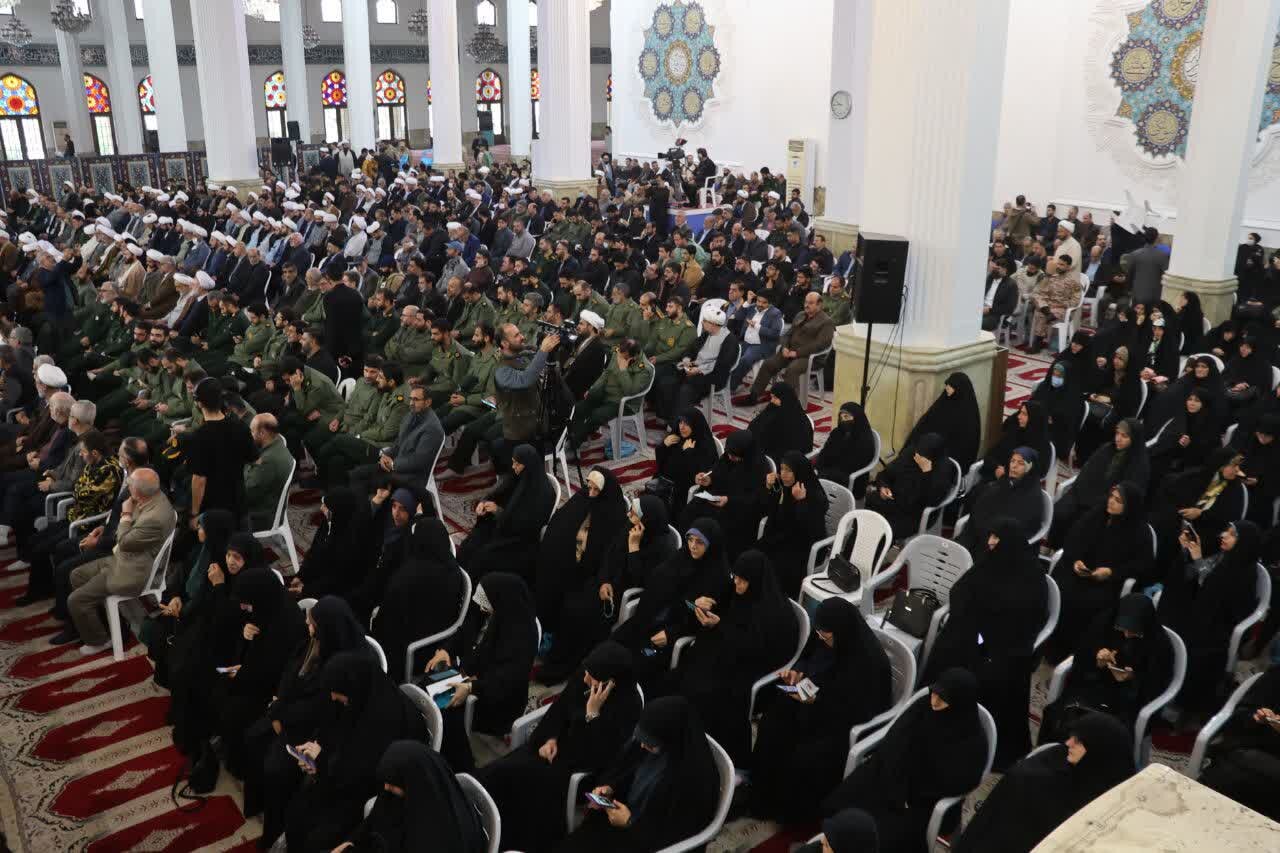 میرزا از چهرههای برجسته مبارزه با سلطه خارجی بود