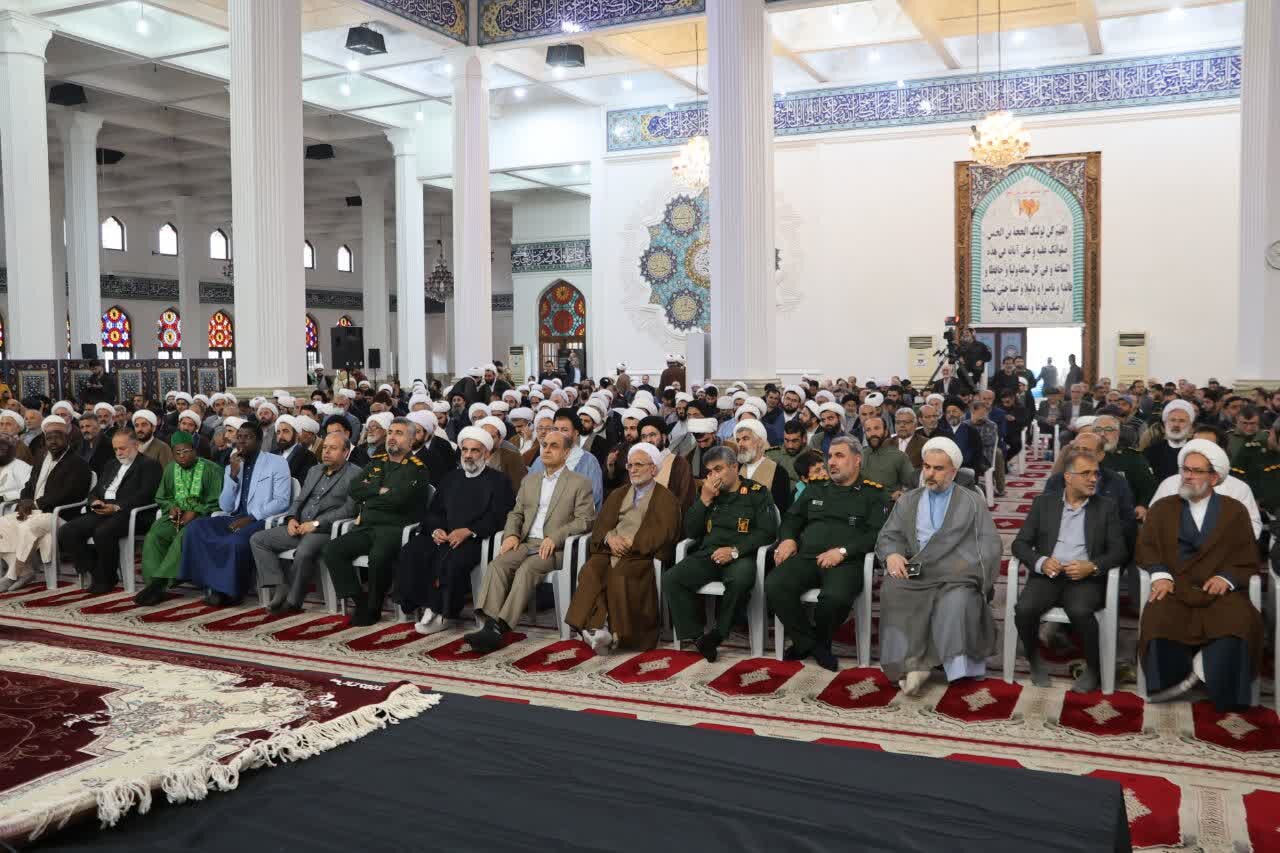 میرزا از چهرههای برجسته مبارزه با سلطه خارجی بود