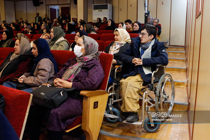 آیین تقدیر از فعالان حوزه حمل و نقل معلولین در اصفهان