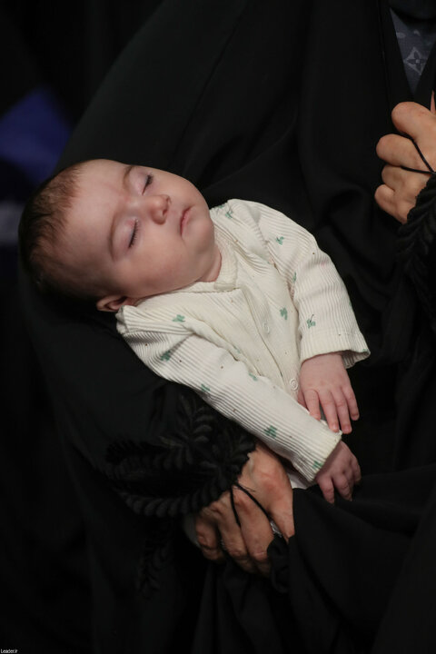 دیدار هزاران نفر از زنان و دختران با رهبر انقلاب