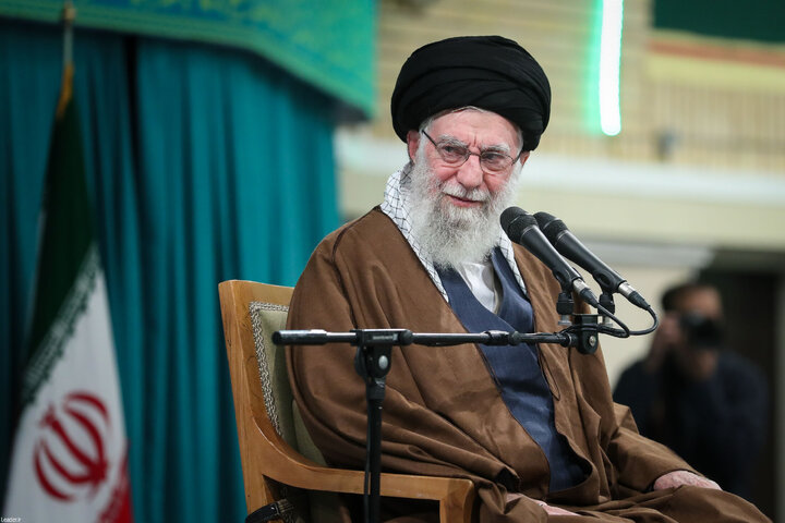 دیدار هزاران نفر از زنان و دختران با رهبر انقلاب