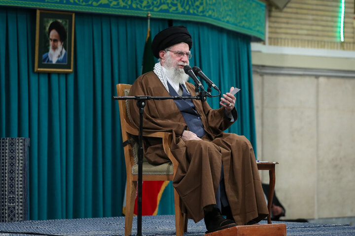 دیدار هزاران نفر از زنان و دختران با رهبر انقلاب