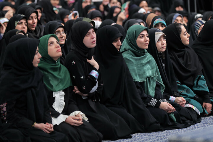 دیدار هزاران نفر از زنان و دختران با رهبر انقلاب