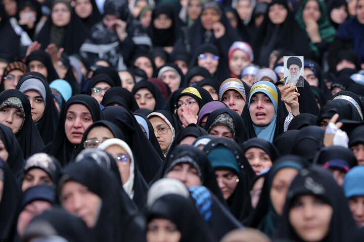 دیدار هزاران نفر از زنان و دختران با رهبر انقلاب