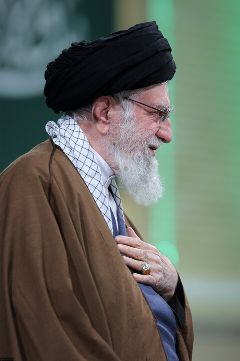 دیدار هزاران نفر از زنان و دختران با رهبر انقلاب