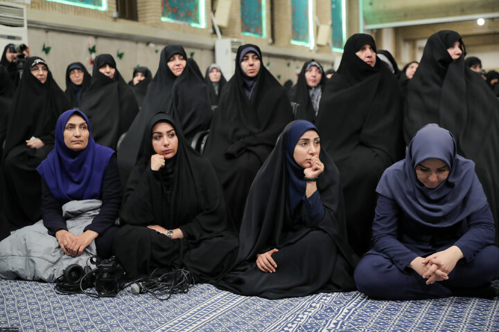 دیدار هزاران نفر از زنان و دختران با رهبر انقلاب