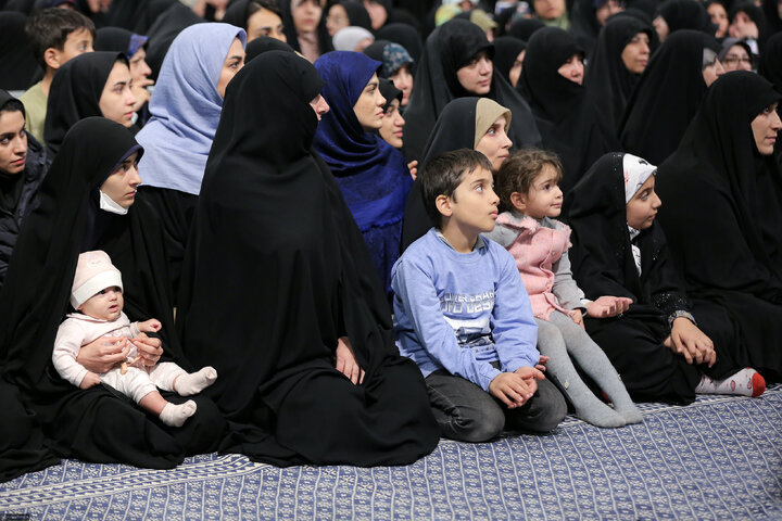 دیدار هزاران نفر از زنان و دختران با رهبر انقلاب