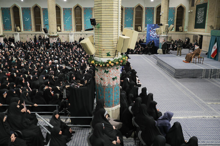 دیدار هزاران نفر از زنان و دختران با رهبر انقلاب