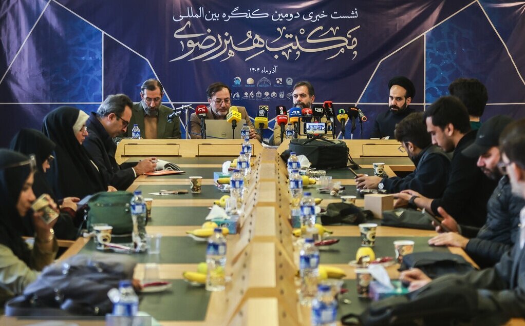 احیای «مکتب هنر رضوی» با رویکرد علمی/ هنر ایرانی در حرم امام رضا(ع) به اوج رسیده است