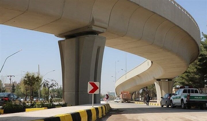 لایروبی حوضچه‌های آب‌های سطحی اتوبان شهید هاشمی اهواز با هدف ارتقای ایمنی