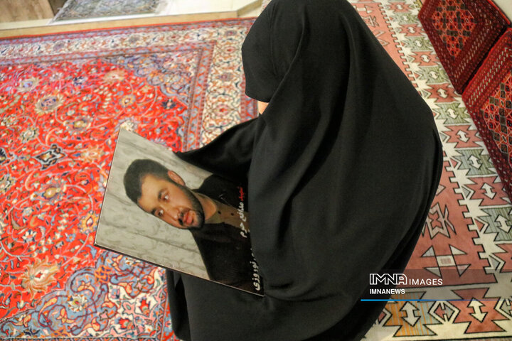 مادری از نسلِ ام‌البنین(س)؛ روایت زندگی مادر شهید نوروزی