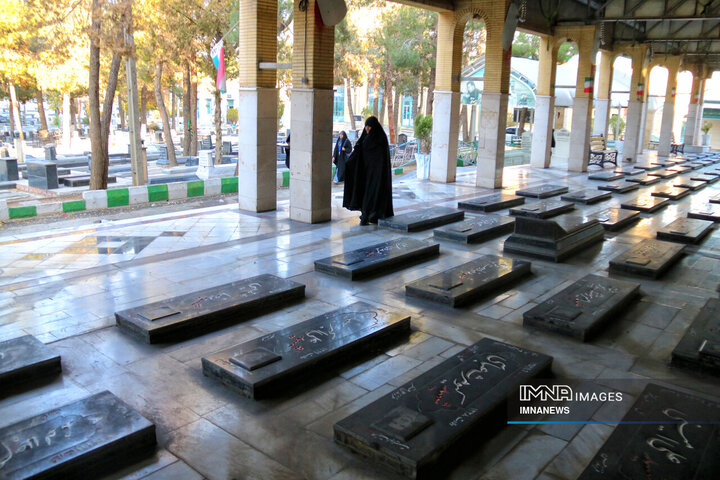 مادری از نسلِ ام‌البنین(س)؛ روایت زندگی مادر شهید نوروزی