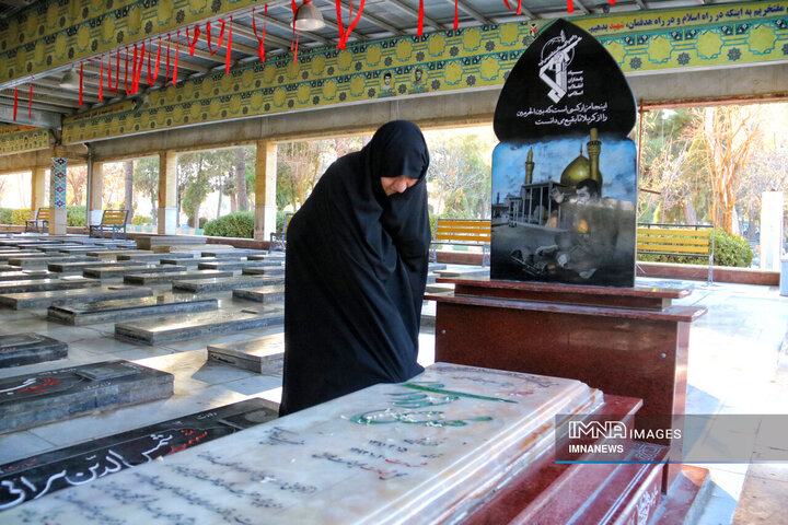 مادری از نسلِ ام‌البنین(س)؛ روایت زندگی مادر شهید نوروزی