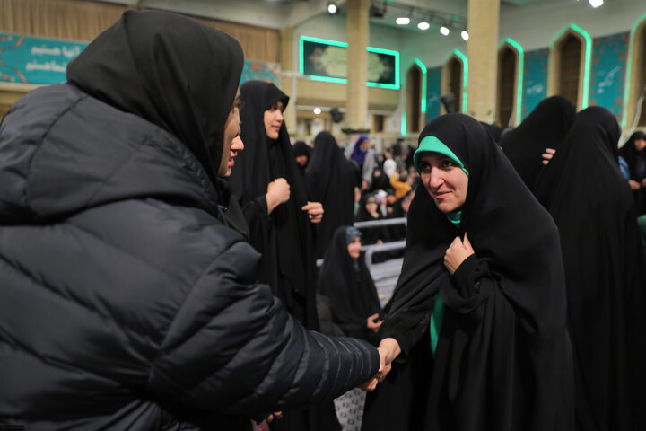 دیدار هزاران نفر از زنان و دختران با رهبر انقلاب