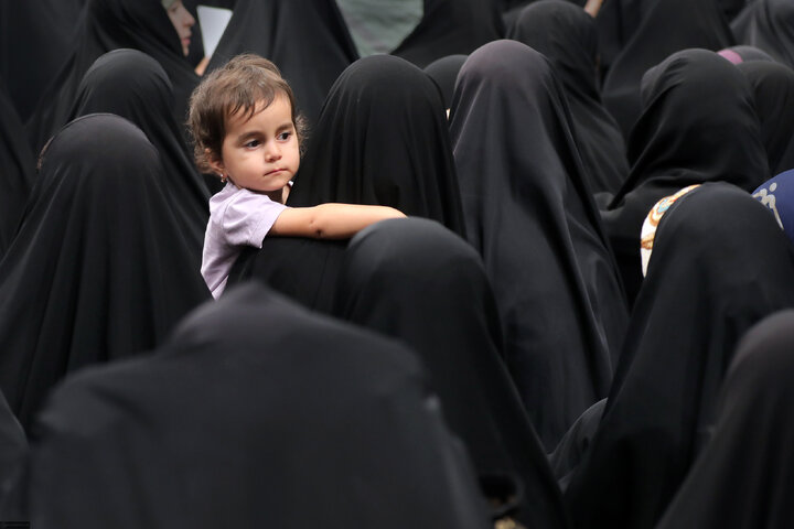 دیدار هزاران نفر از زنان و دختران با رهبر انقلاب