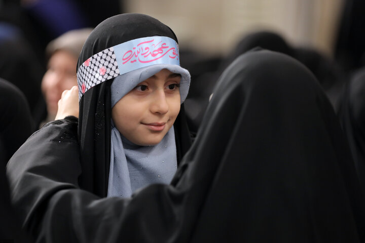 دیدار هزاران نفر از زنان و دختران با رهبر انقلاب