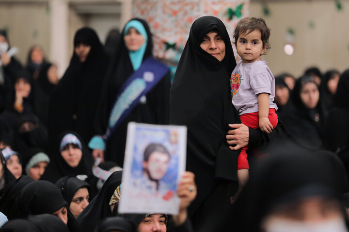 دیدار هزاران نفر از زنان و دختران با رهبر انقلاب