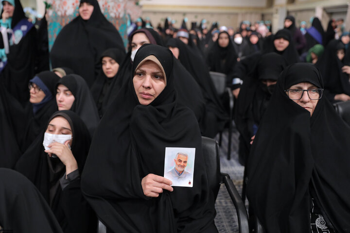 دیدار هزاران نفر از زنان و دختران با رهبر انقلاب