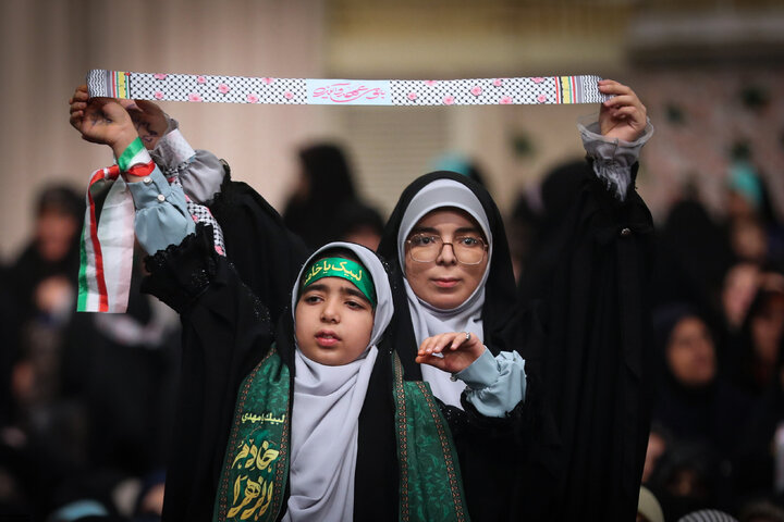 دیدار هزاران نفر از زنان و دختران با رهبر انقلاب