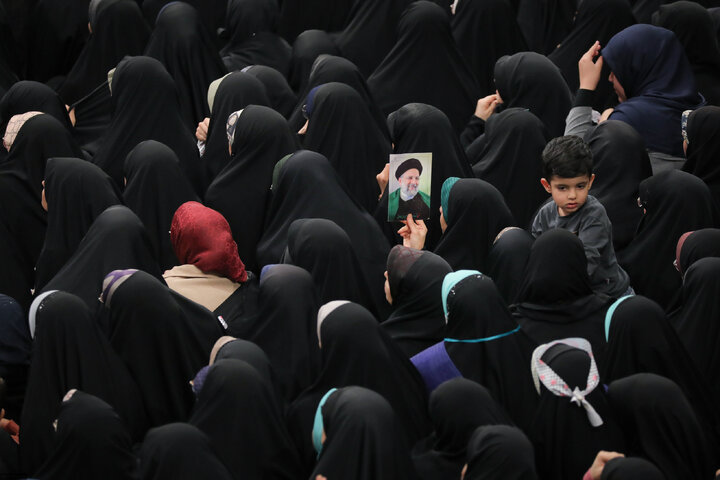 دیدار هزاران نفر از زنان و دختران با رهبر انقلاب