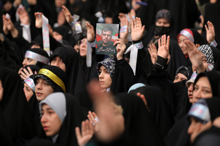 دیدار هزاران نفر از زنان و دختران با رهبر انقلاب