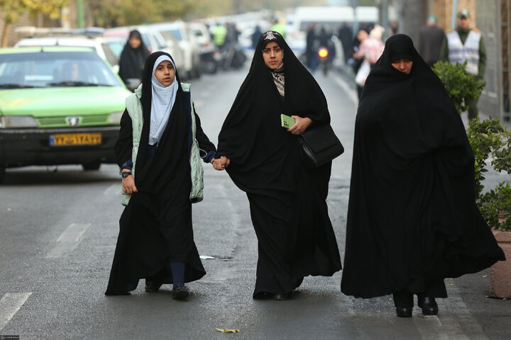 دیدار هزاران نفر از زنان و دختران با رهبر انقلاب