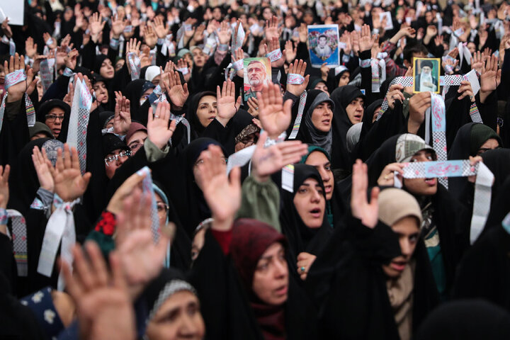 دیدار هزاران نفر از زنان و دختران با رهبر انقلاب