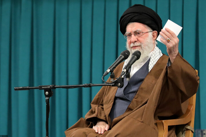 دیدار هزاران نفر از زنان و دختران با رهبر انقلاب