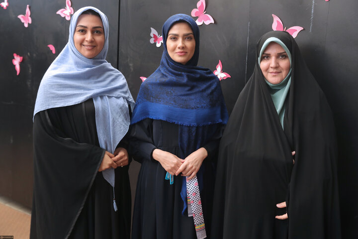 دیدار هزاران نفر از زنان و دختران با رهبر انقلاب