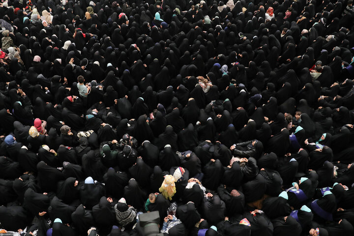دیدار هزاران نفر از زنان و دختران با رهبر انقلاب