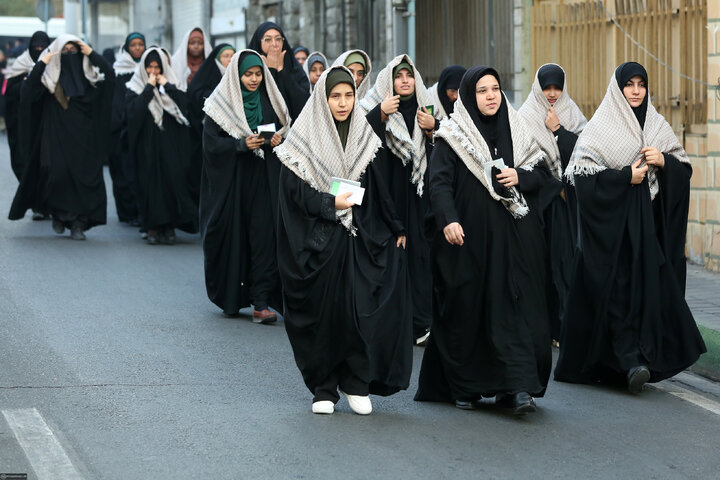 دیدار هزاران نفر از زنان و دختران با رهبر انقلاب