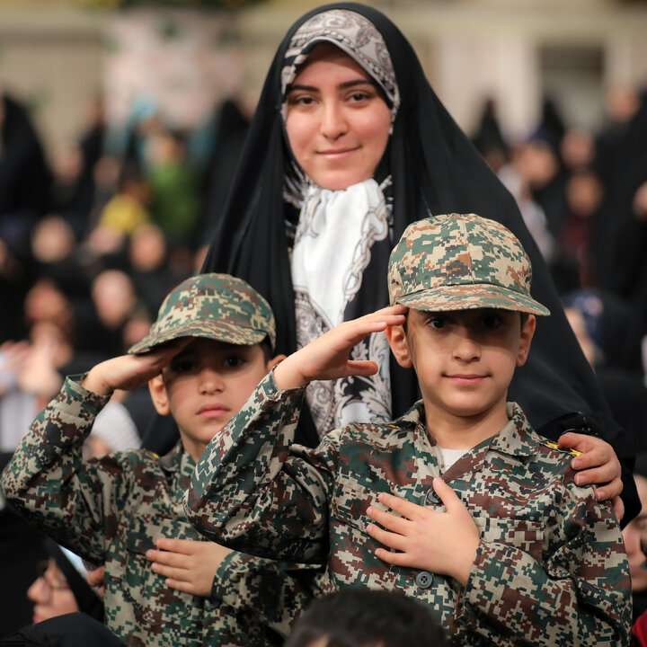 دیدار هزاران نفر از زنان و دختران با رهبر انقلاب