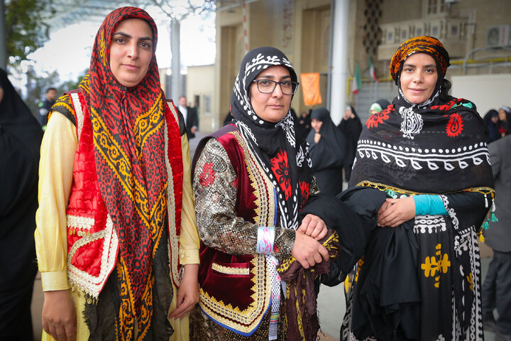 دیدار هزاران نفر از زنان و دختران با رهبر انقلاب