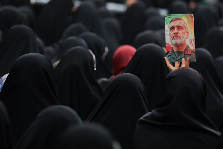 دیدار هزاران نفر از زنان و دختران با رهبر انقلاب