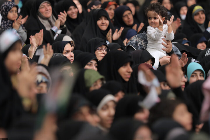 دیدار هزاران نفر از زنان و دختران با رهبر انقلاب