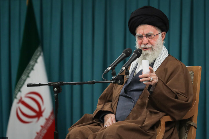 دیدار هزاران نفر از زنان و دختران با رهبر انقلاب