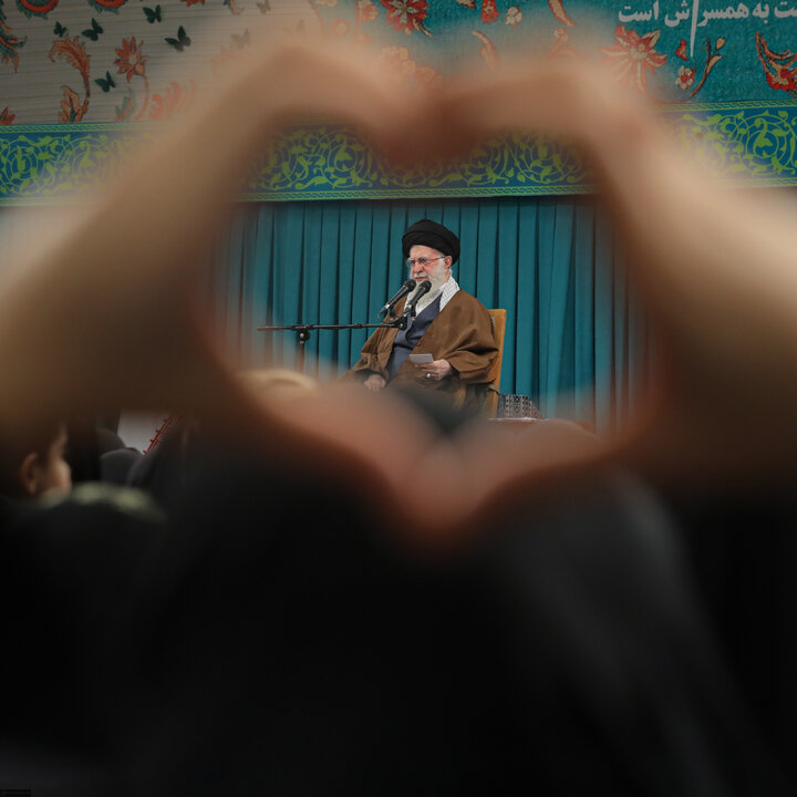 دیدار هزاران نفر از زنان و دختران با رهبر انقلاب