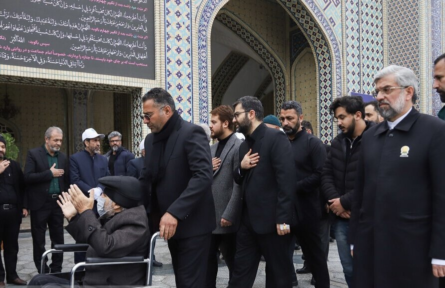 تشییع پیکر همسر و فرزند سقاب اصفهانی در مشهد + عکس و فیلم
