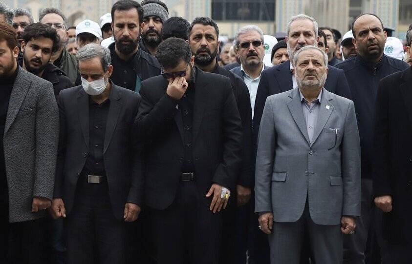 تشییع پیکر همسر و فرزند سقاب اصفهانی در مشهد + عکس و فیلم