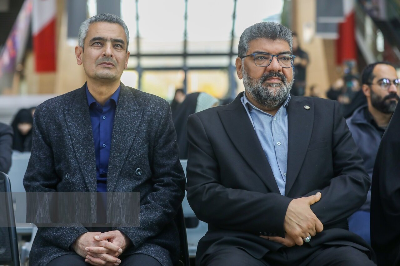 مراسم رونمایی از کتاب «حواسم هست» برگزار شد