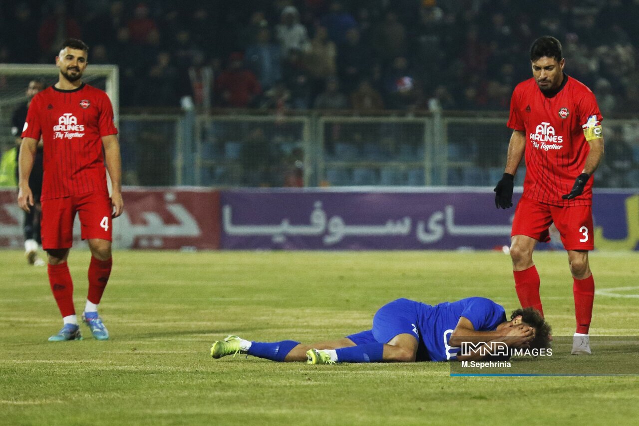 ذوبآهن و تراکتور؛ جدالی نفسگیر در میدان فولادشهر