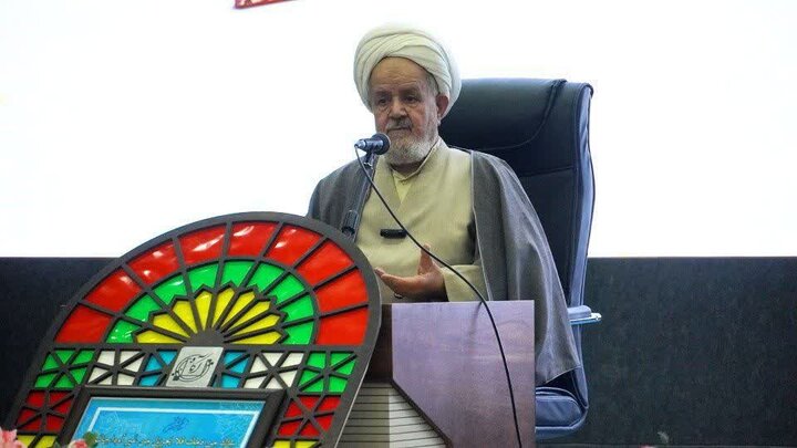 اقامه نماز باید در قوانین و ساختارهای اجرایی کشور دیده شود