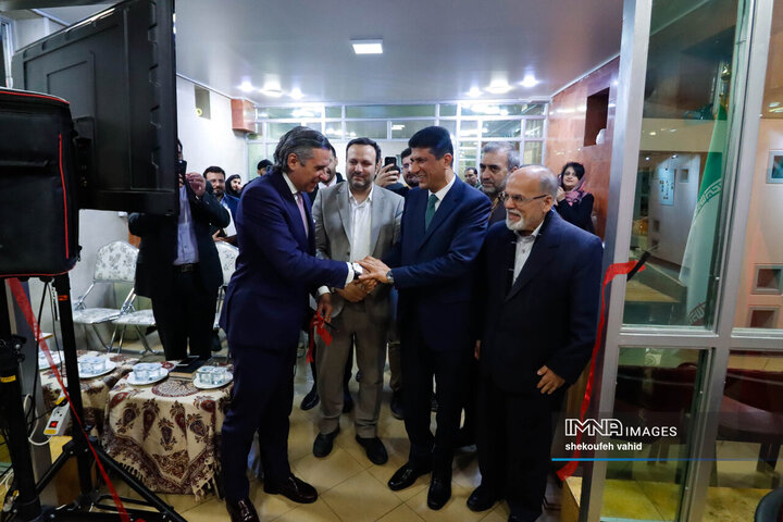 آیین افتتاح نمایشگاه کاشی پرتغال در اصفهان